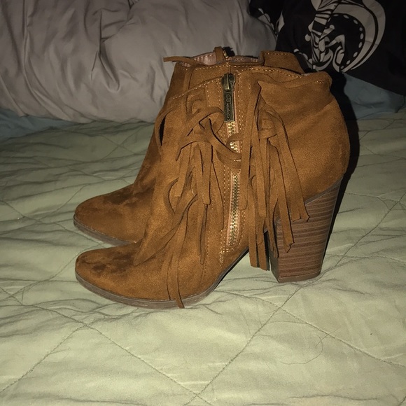 Shoes - Picture 3 of 3